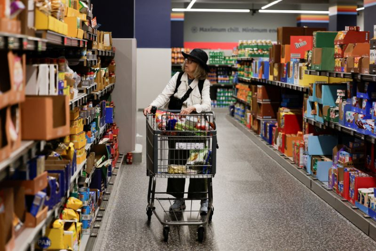 Une personne fait ses courses à New York
