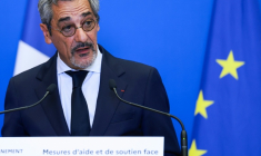 Le ministre des PME Serge Papin lors d'une conférence de presse à Paris, le 22 septembre 2026 ( AFP / Kenzo TRIBOUILLARD )
