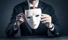 (Ne subissez pas les risques liés à l'usurpation d'identité : anticipez et réagissez avec une formule adaptée aux nouveaux usages du numérique - Crédit photo : Adobe Stock)