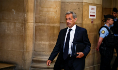 Nicolas Sarkozy arrive à son son procès en appel au Palais de justice de Paris, le 26 mai 2026 ( AFP / SIMON WOHLFAHRT )