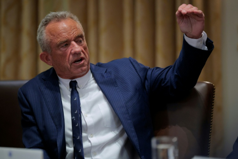 Le ministre américain de la Santé Robert Kennedy Jr. s'exprime lors d'une réunion à la Maison Blanche, à Washington DC, le 26 août 2025 ( GETTY IMAGES NORTH AMERICA / CHIP SOMODEVILLA )