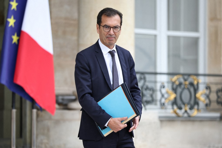 Le ministre du Travail, Jean-Pierre Farandou, à Paris le 1er juillet 2026. ( AFP / SIMON WOHLFAHRT )