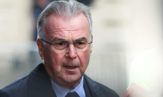 Michel Picon, répondant à la presse à sa sortie de l'Hôtel de Matignon à Paris, le 24 septembre 2025. ( AFP / Alain JOCARD )