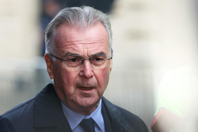 Michel Picon, répondant à la presse à sa sortie de l'Hôtel de Matignon à Paris, le 24 septembre 2025. ( AFP / Alain JOCARD )