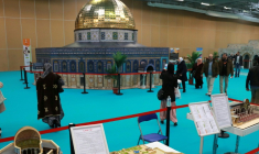 Des visiteurs lors de la 35e édition du congrès des Musulmans de France, le 30 mars 2018, au Bourget en Seine-Saint-Denis ( AFP / JACQUES DEMARTHON )