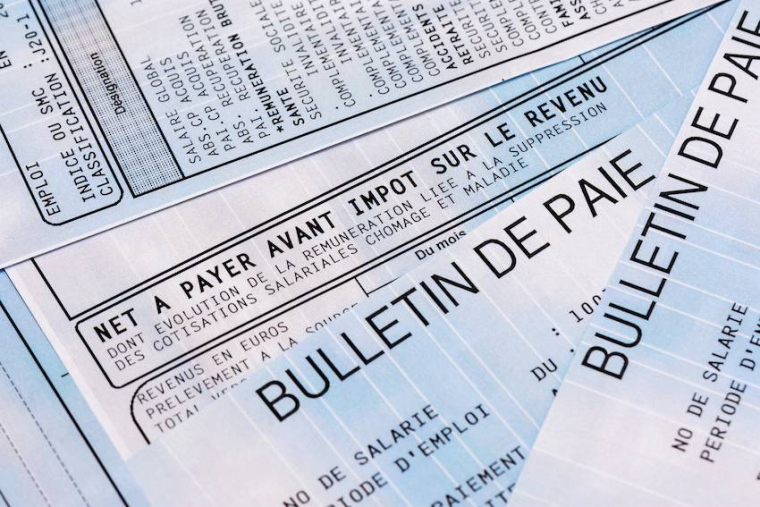 Faut-il payer les salaires en cours de mois ?-iStock-HJBC