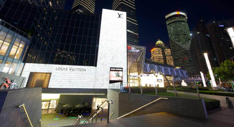 Une boutique Louis Vuitton, à Shanghai. (© Simon a)