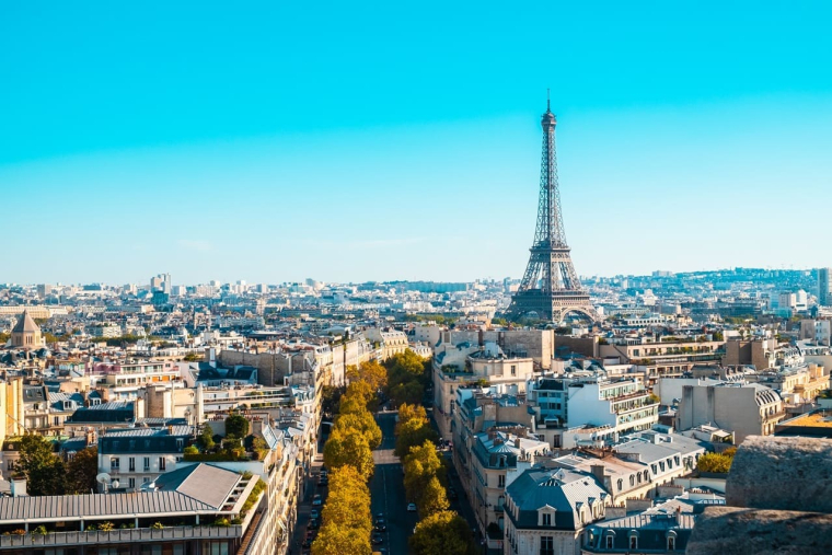 Cr&eacute;er sa soci&eacute;t&eacute; &agrave; Paris en 2026 : c'est facile et &eacute;conomique gr&acirc;ce &agrave; la domiciliation ! D&eacute;couvrez comment... (Cr&eacute;dit photo Freepik)