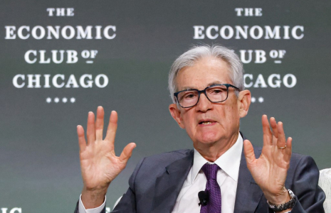 Jerome Powell à Chicago, aux États-Unis, le 16 avril 2025. ( AFP / KAMIL KRZACZYNSKI )