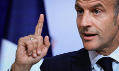 Le président Emmanuel Macron lors de la conférence de presse de clôture du sommet du G7, à Évian, le 17 juin 2026 ( AFP / Ludovic MARIN )