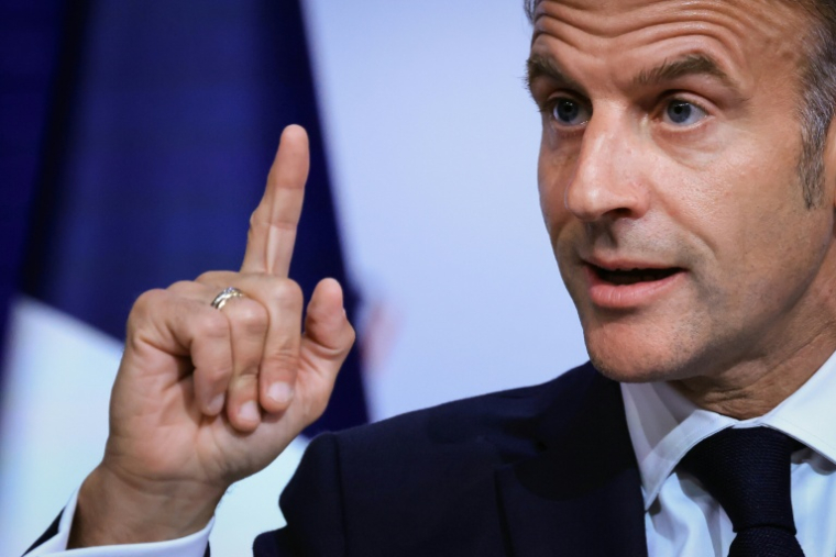 Le président Emmanuel Macron lors de la conférence de presse de clôture du sommet du G7, à Évian, le 17 juin 2026 ( AFP / Ludovic MARIN )