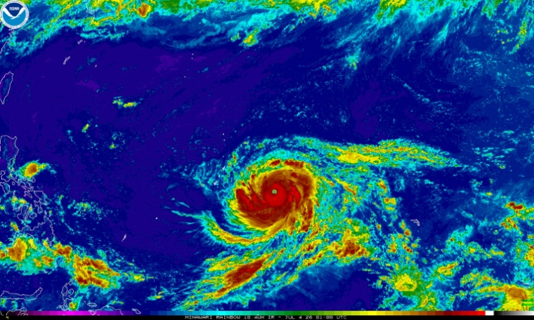 Image diffusée par l'Agence américaine d'observation océanique et atmosphérique (NOAA), obtenu le 4 juillet 2026, montrant des images satellitaires (du satellite Himawari) du super-typhon Bavi alors qu'il se développe et se rapproche de Guam et de l'archipel des Mariannes du Nord, dans l'ouest de l'océan Pacifique ( National Oceanic and Atmospheric Administration National Environmental Satellite, Data, and Information Service (NOAA/NESDIS) / Handout )