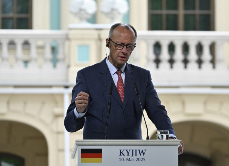 Friedrich Merz à Kiev, en Ukraine, le 10 mai 2025. ( AFP / GENYA SAVILOV )
