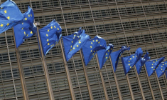 L'UE CONCLUT UNE TRÊVE PARTIELLE SUR LES DROITS DE DOUANE IMPOSÉS SOUS TRUMP