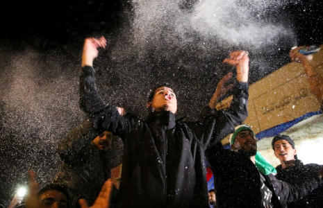 Des Palestiniens réagissent à l'annonce de l'accord de cessez-le-feu dans la bande de Gaza