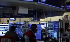 Les traders travaillent sur le parquet de la Bourse de New York