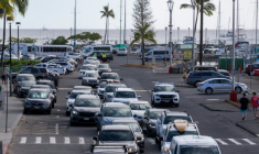Embouteillage à Waikiki, dans l'île hawaïenne d'Oahu, après un ordre d'évacuation du littoral pour cause d'alerte au tsunami, le 29 juillet 2025 ( AFP / Eugene Tanner )