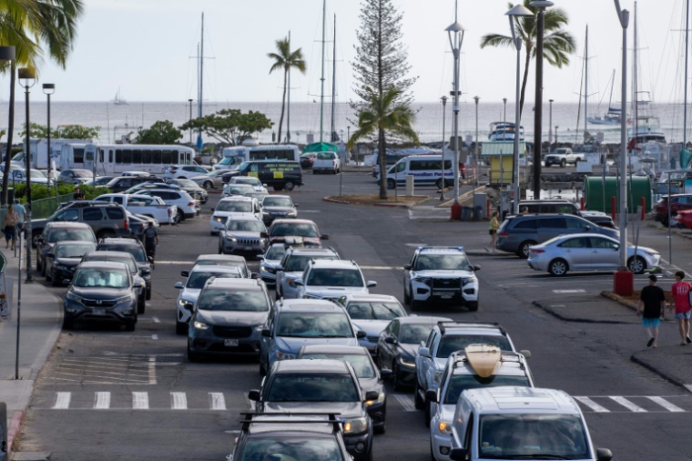 Embouteillage à Waikiki, dans l'île hawaïenne d'Oahu, après un ordre d'évacuation du littoral pour cause d'alerte au tsunami, le 29 juillet 2025 ( AFP / Eugene Tanner )