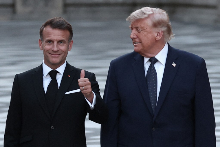Emmanuel Macron et Donald Trump à Versailles, le 17 juin 2026. ( AFP / GUILLAUME BAPTISTE )