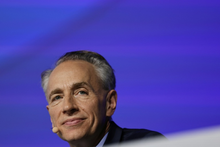 Thomas Buberl, PDG d'Axa, lors de l'assemblée générale de la multinationale française d'assurances à Paris, le 30 avril 2026 ( AFP / Anne-Christine POUJOULAT )