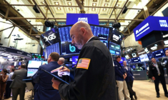 Des opérateurs à la Bourse de New York le 23 juin 2025. ( AFP / TIMOTHY A. CLARY )