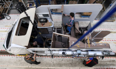 Photo d'archives: Des ouvriers assemblent un camping-car dans l'usine de Knaus-Tabbert AG à Jandelsbrunn