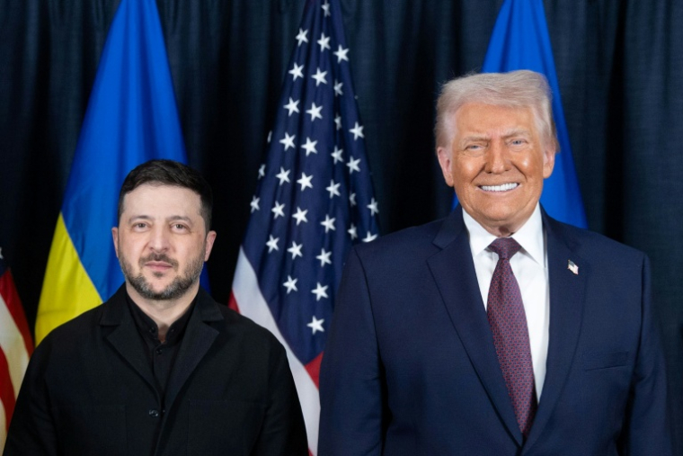 Les présidents ukrainien Volodymyr Zelensky et américain Donald Trump, le 22 janvier 2026 au Forum économique mondial de Davos, en Suisse ( UKRAINIAN PRESIDENTIAL PRESS SERVICE / Handout )