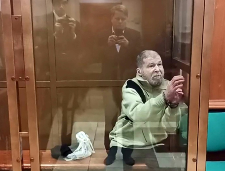 Image tirée d'une séquence fournie par le service de presse du tribunal municipal de Moscou, le 7 octobre 2024, montrant l'Américain Stephen Hubbard, accusé d'avoir combattu en tant que mercenaire pour l'Ukraine, lors d'une audience consacrée à son verdict, à Moscou ( Moscow City Court press service / Handout )