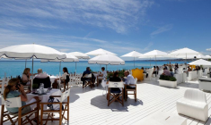 LA CROISSANCE DES SERVICES RALENTIT EN ALLEMAGNE ET EN FRANCE