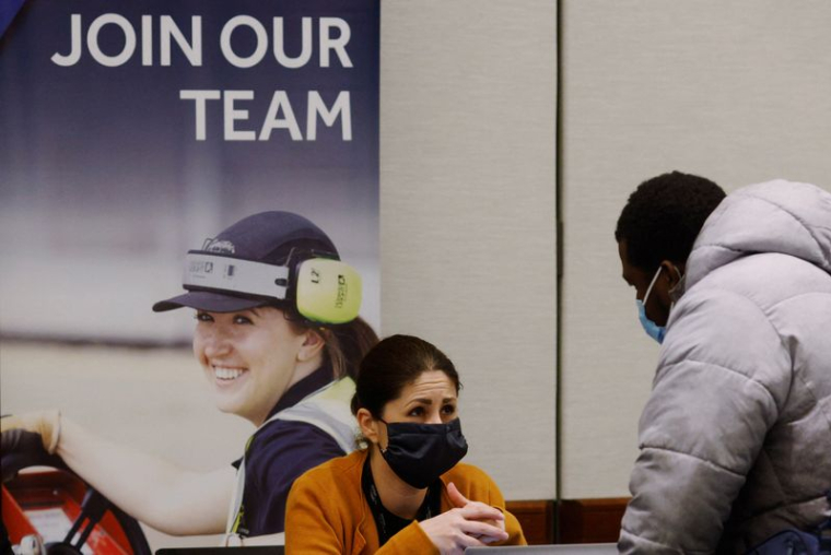ETATS-UNIS: HAUSSE DES INSCRIPTIONS AU CHÔMAGE À 207.000