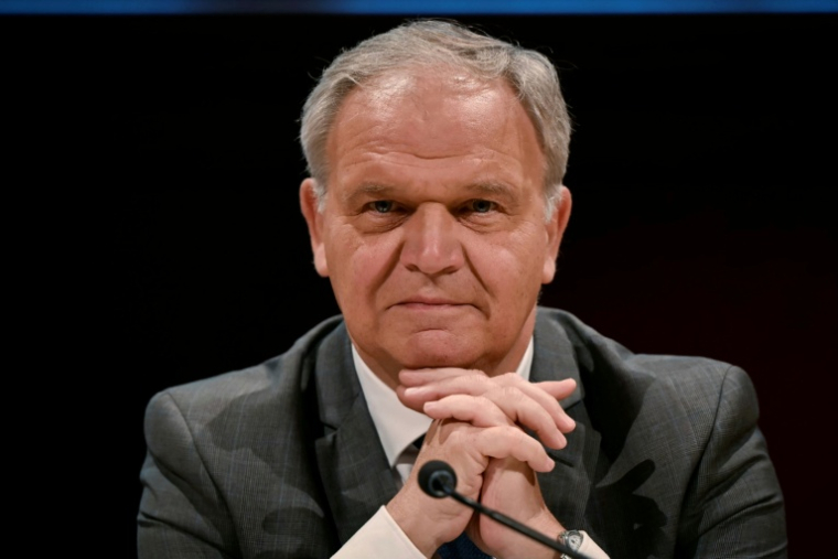 Le sénateur français François-Noël Buffet, proposé par le Président de la République pour devenir le prochain Défenseur des droits, avant son audition au Sénat, à Paris, le 21 juillet 2026. ( AFP / Lou BENOIST )