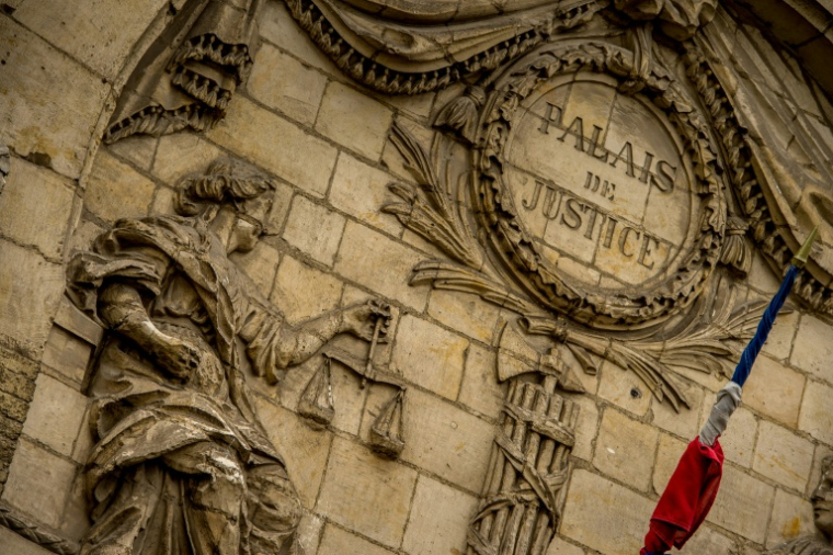 Le fronton du palais de justice de Saint-Omer dans le Pas-de-Calais le 20 juin 2016 ( AFP / PHILIPPE HUGUEN )