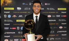 Désiré Doué a reçu son petit trophée