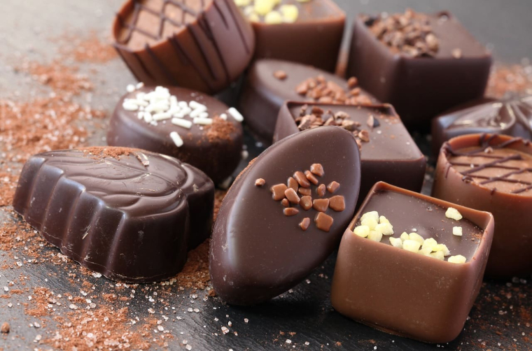 (Quels chocolats de Noël allez-vous offrir ou déguster à petits prix cette année ? - Crédit photo : Adobe Stock)