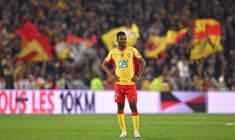 Sangaré emporté par la foule de Bollaert