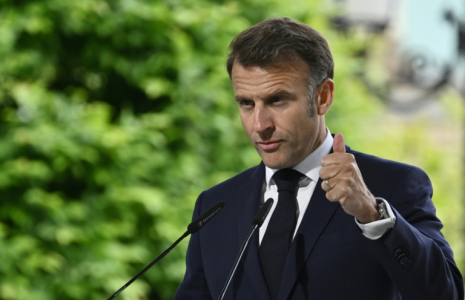 Le président français Emmanuel Macron donne une conférence de presse conjointe après une réunion des dirigeants européens à Kiev, le 10 mai 2025 ( AFP / Genya SAVILOV )