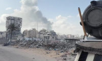 Des Palestiniens fuient Gaza-ville sous les bombardements israéliens