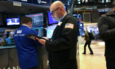 A la Bourse de New York, le 13 octobre 2025 ( AFP / TIMOTHY A. CLARY )