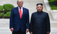 Donald Trump et Kim Jong Un, en juin 2019, à Panmunjom, sur la zone démilitarisée entre Corée du sud et Corée du nord ( AFP / BRENDAN SMIALOWSKI )