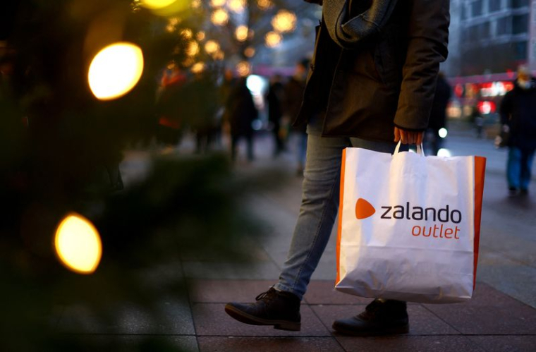 Une personne fait du shopping à Berlin