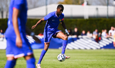 Chambrage, bagarre, carton rouge : l’équipe de France U17 file en huitièmes du Mondial