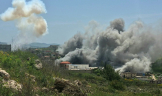 De la fumée s'élève du site où une série de frappes israéliennes a visé la ville de Nabatieh, dans le sud du Liban, le 16 avril 2026 ( AFP / Abbas FAKIH )