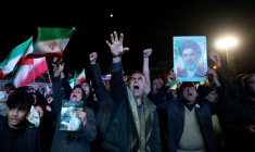 Des Iraniens rassemblés place Engelab à Téhéran après l'annonce d'un cessez-le-feu entre les Etats-Unis et l'Iran, le 8 avril 2026 ( AFP / STR )