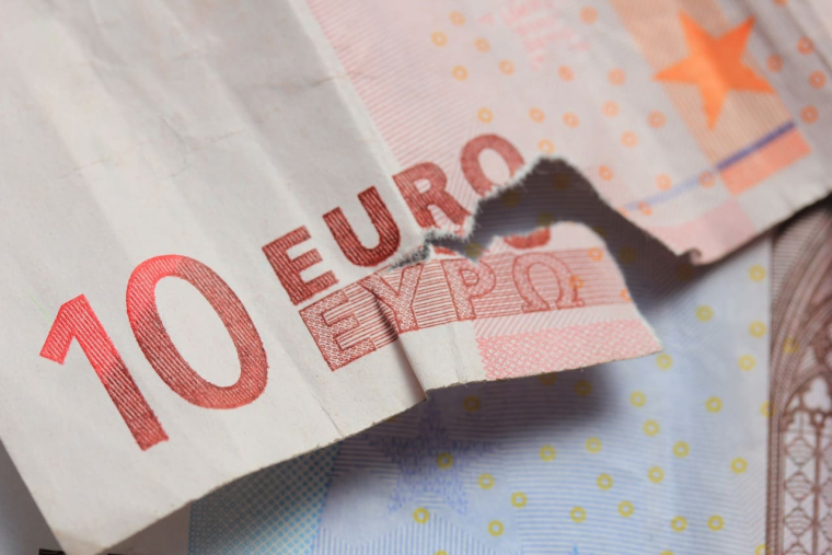 Se d&eacute;barrasser en toute l&eacute;galit&eacute; de ses billets ab&icirc;m&eacute;s, c'est possible et de plus en plus facile (Visuel Adobe Stock)