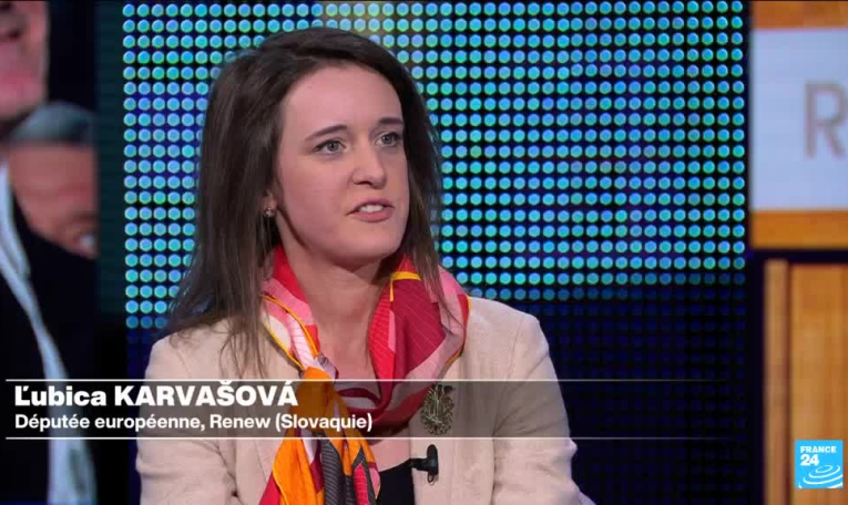 Élections cruciales en Roumanie et Pologne : vague ou reflux populiste ?