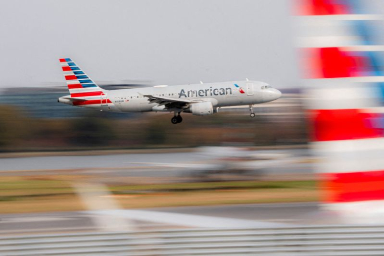 Un vol American Airlines atterrit à l'aéroport national Ronald Reagan de Washington