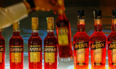 CAMPARI AMÉLIORE SA MARGE BRUTE AU PREMIER SEMESTRE, AIDÉ PAR LES VENTES D'APÉROL