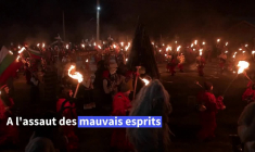 Les Bulgares célèbrent le carnaval de Kukeri
