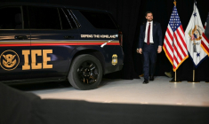 Le vice-président américain JD Vance s'apprête à prononcer un discours à Minneapolis, le 22 janvier 2026 ( POOL / Jim WATSON )