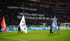 Les supporters lyonnais en soutien aux victimes des dégradations du 17 octobre